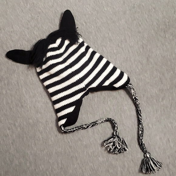 Zebra Beanie Earflap Trapper Cap Hat w/ Strings - Picture 3 of 9